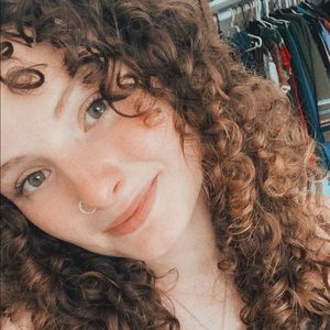 Meet your Posher, Ayla